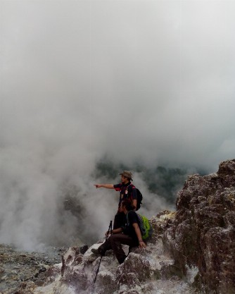 Tektok malam berdua ke gunung Salak Bogor.